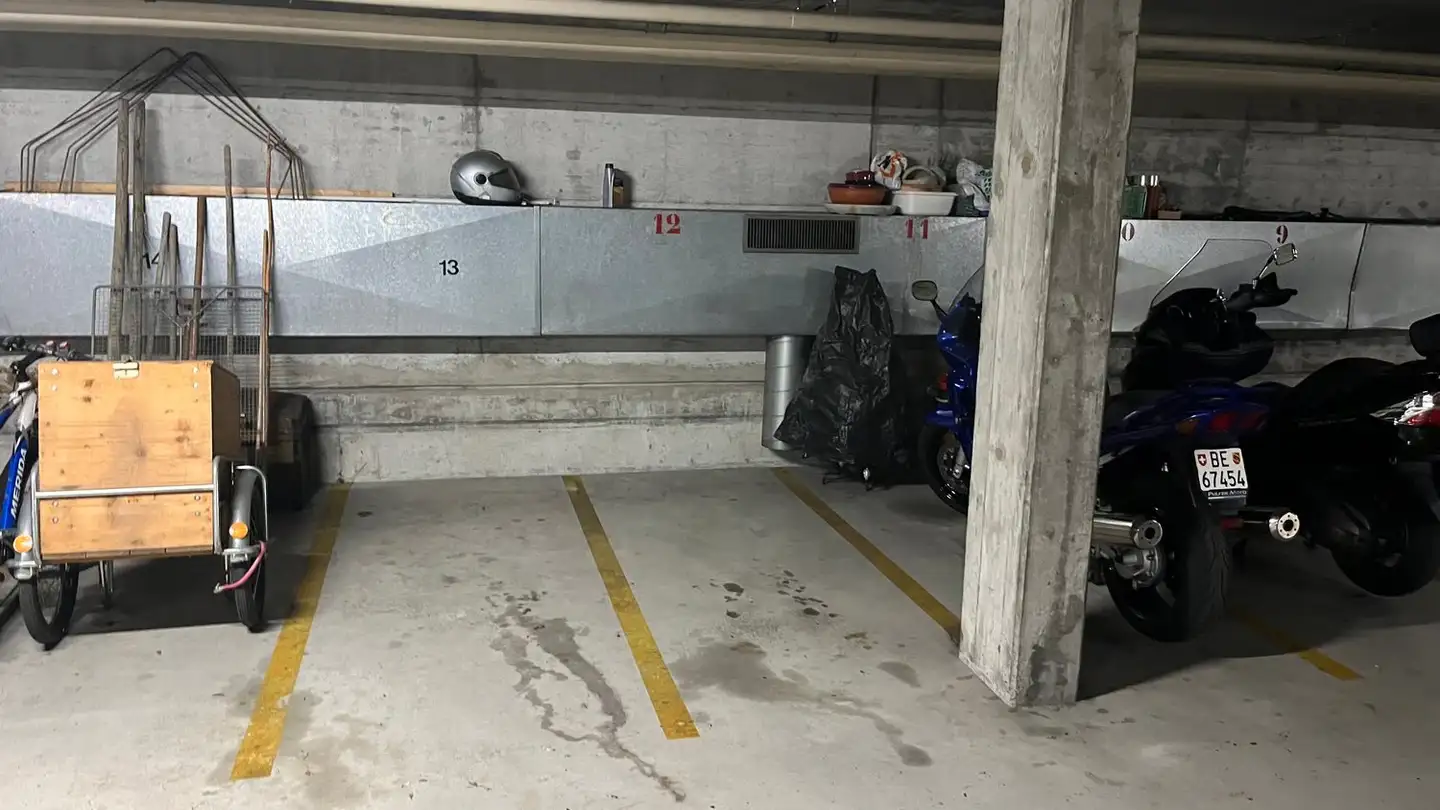 Place de parking extérieure à louer - 3600 Thun - Photo 3