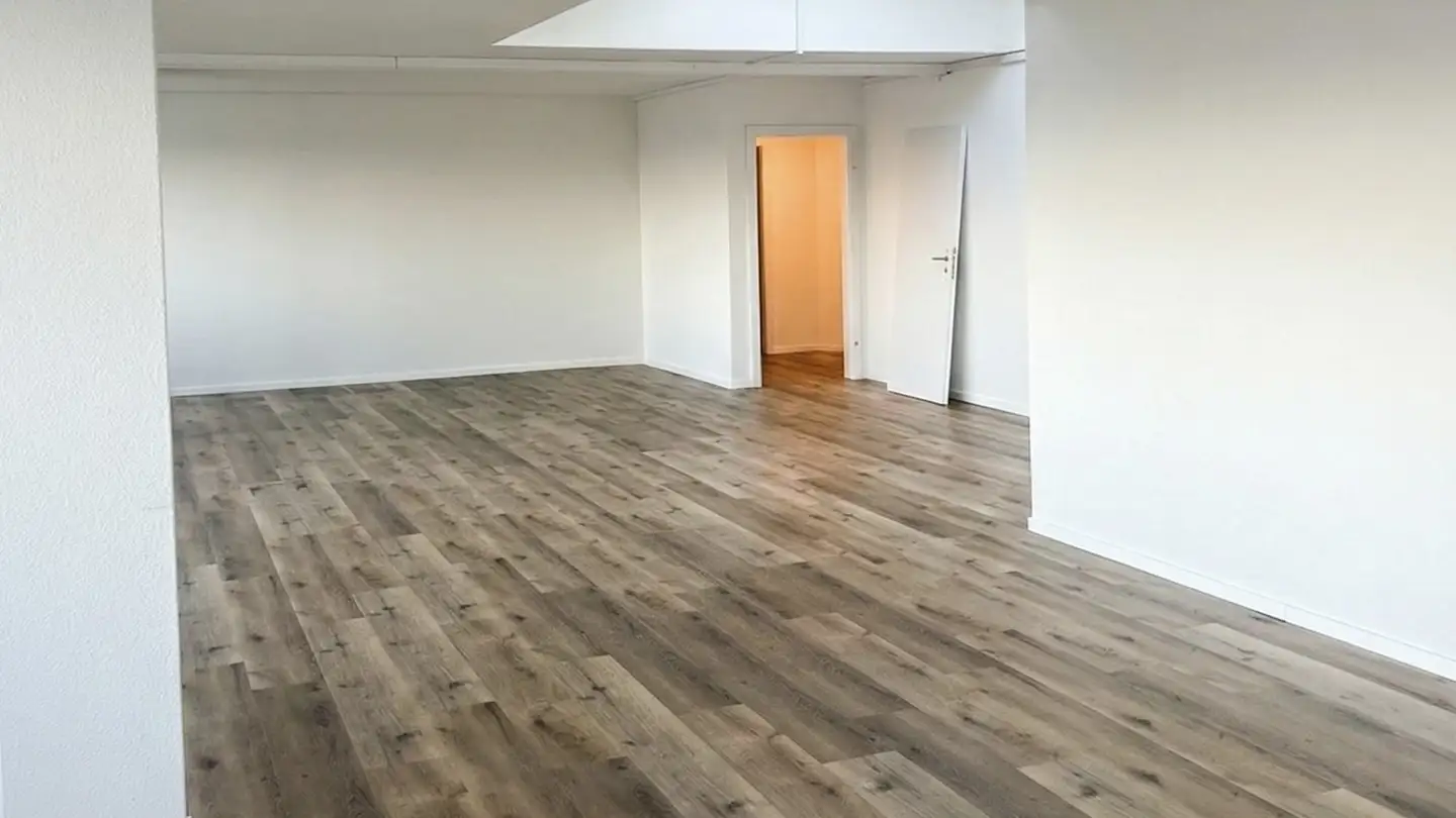 Gewerbe mieten - Bruggacherstrasse 24, 8117 Fällanden - Foto 2