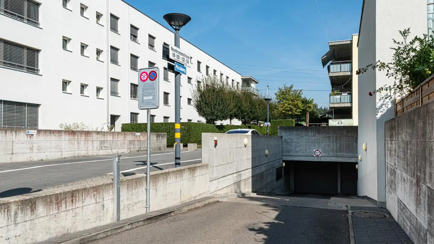 Place de parking souterraine à louer - Neunbrunnenstrasse, 8050 Zürich