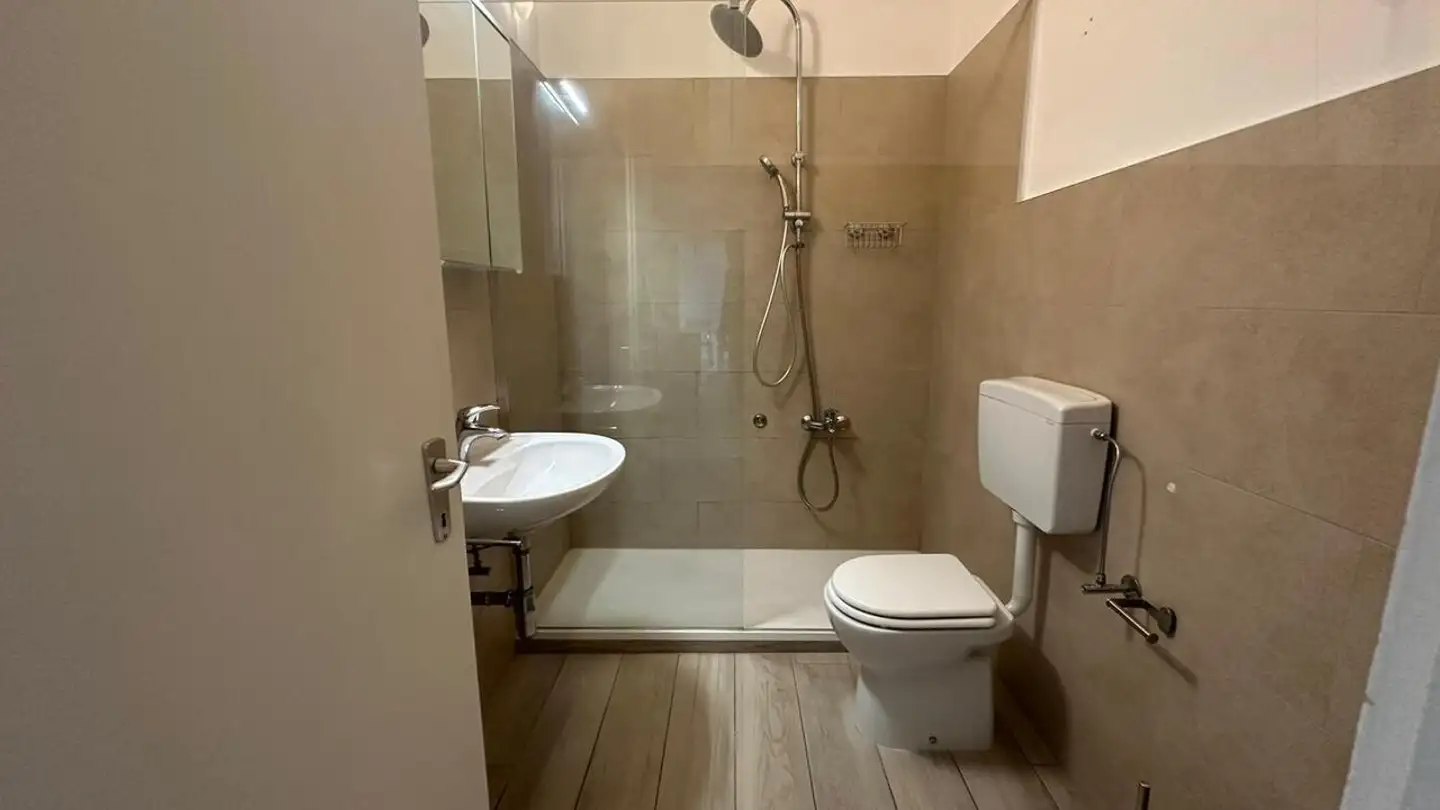 Appartement à louer - Viale Avvocato Carlo Stoppa, 6830 Chiasso - Photo 4