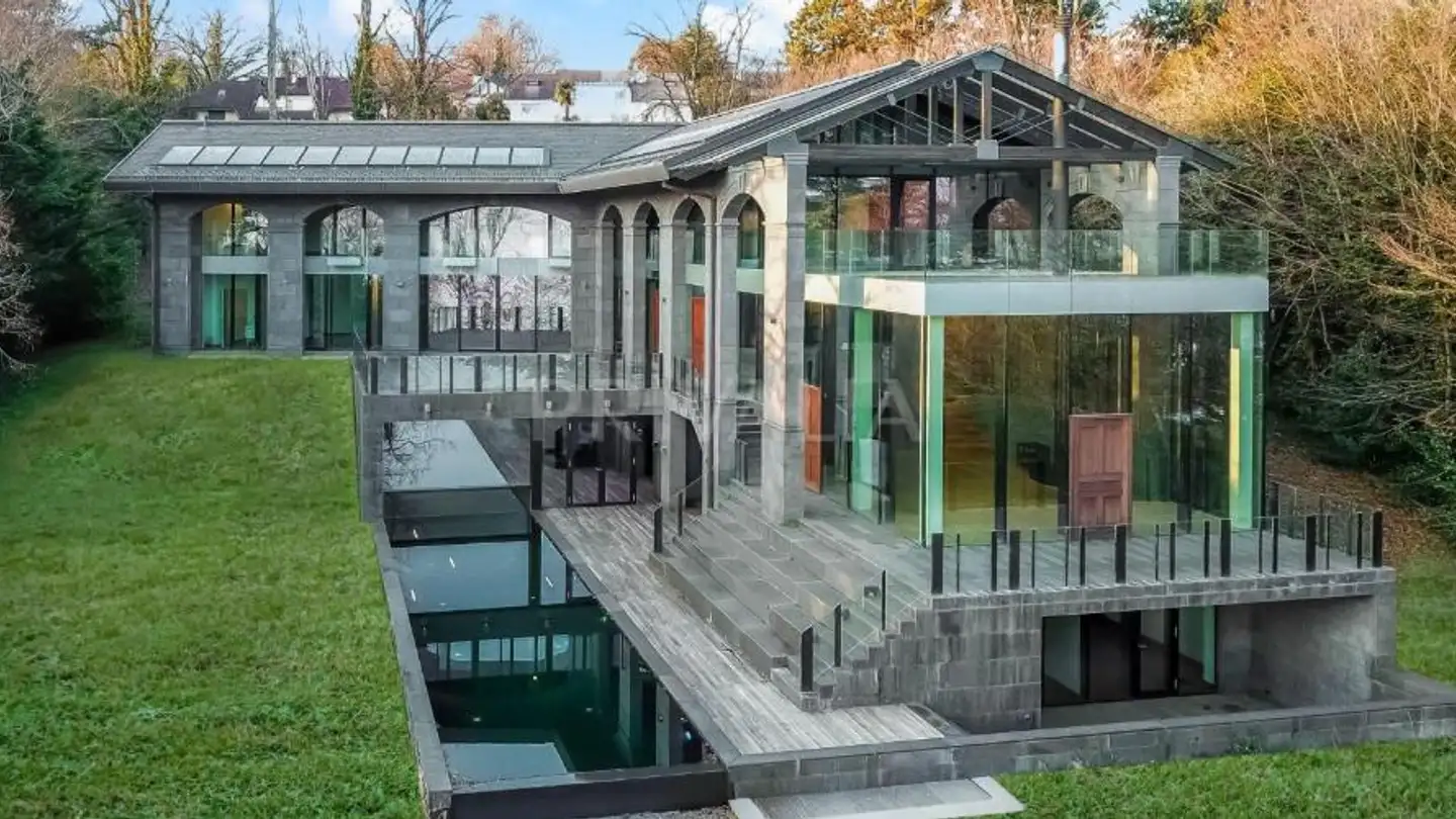 Villa for sale - 1195 Dully
