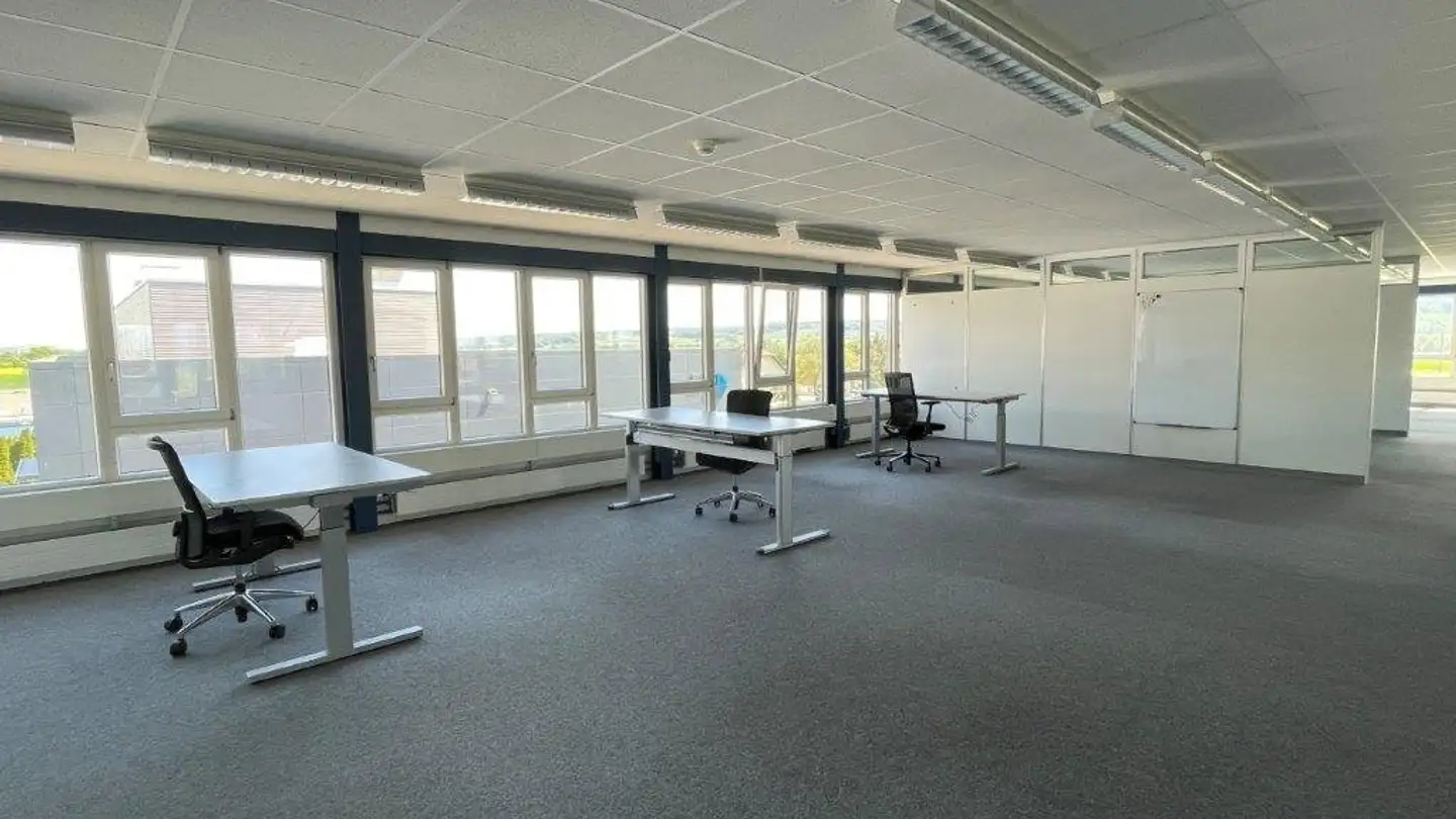 Office space for rent - Robert Mathys-Strasse 5, 2544 Bettlach - Photo 2