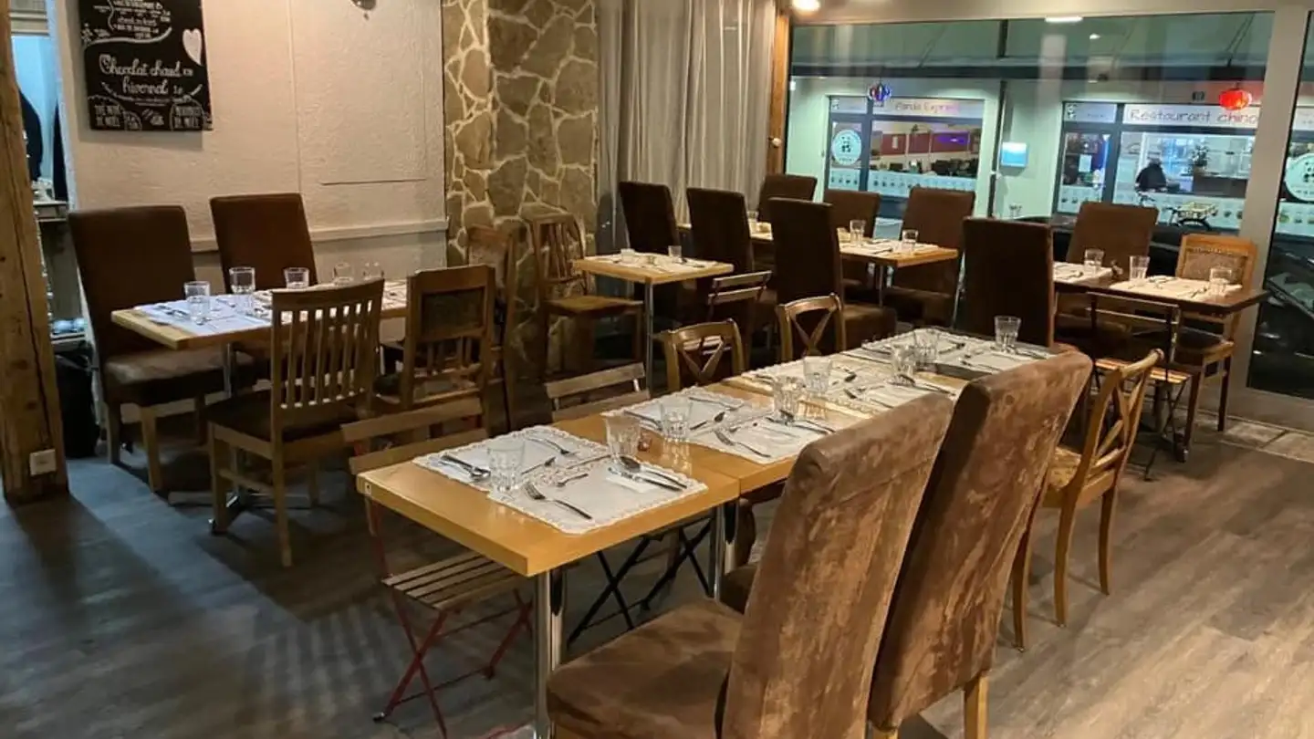 Commercial for rent - Rue Daniel-Jeanrichard 17, 2300 La Chaux-de-Fonds