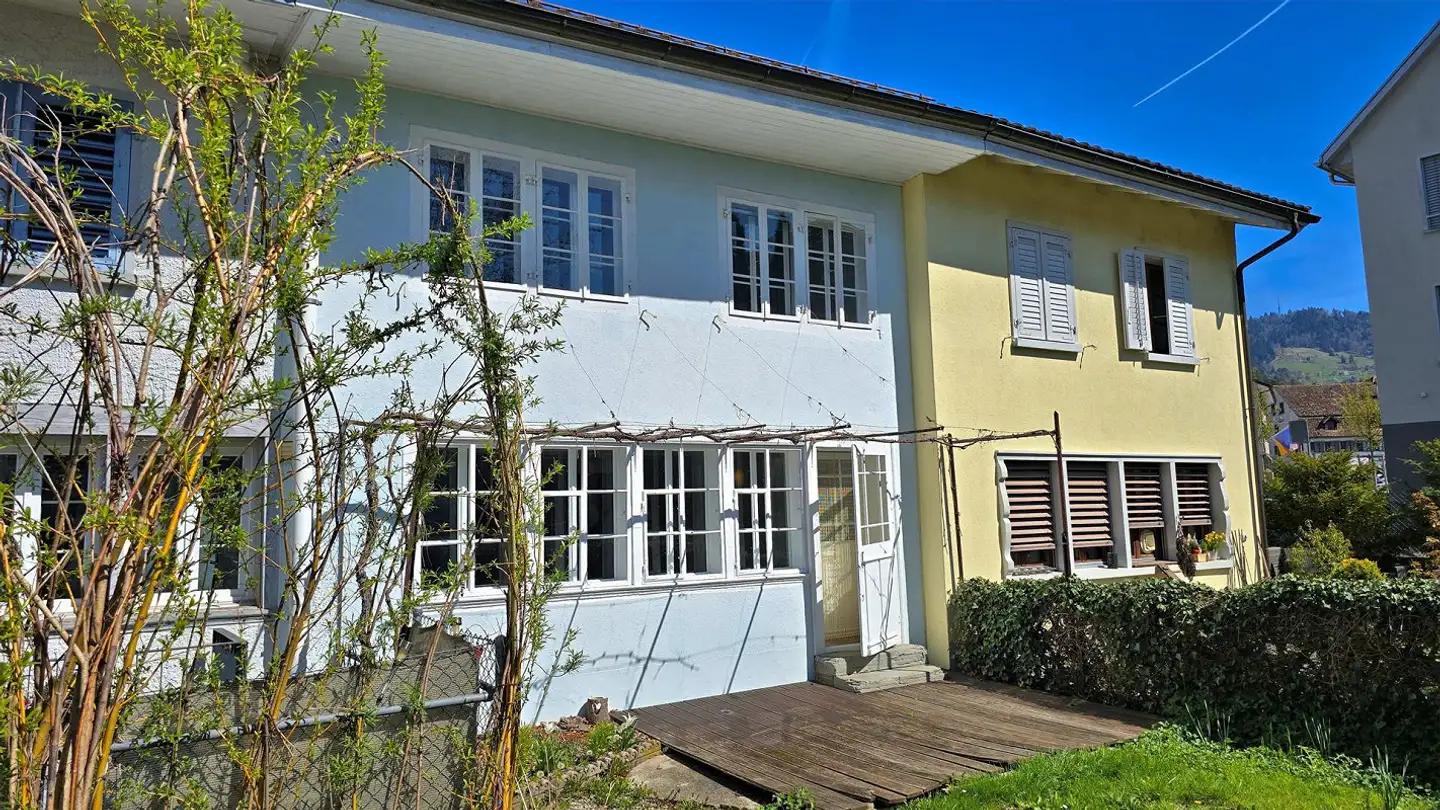 Stepped house for sale - 8340 Hinwil