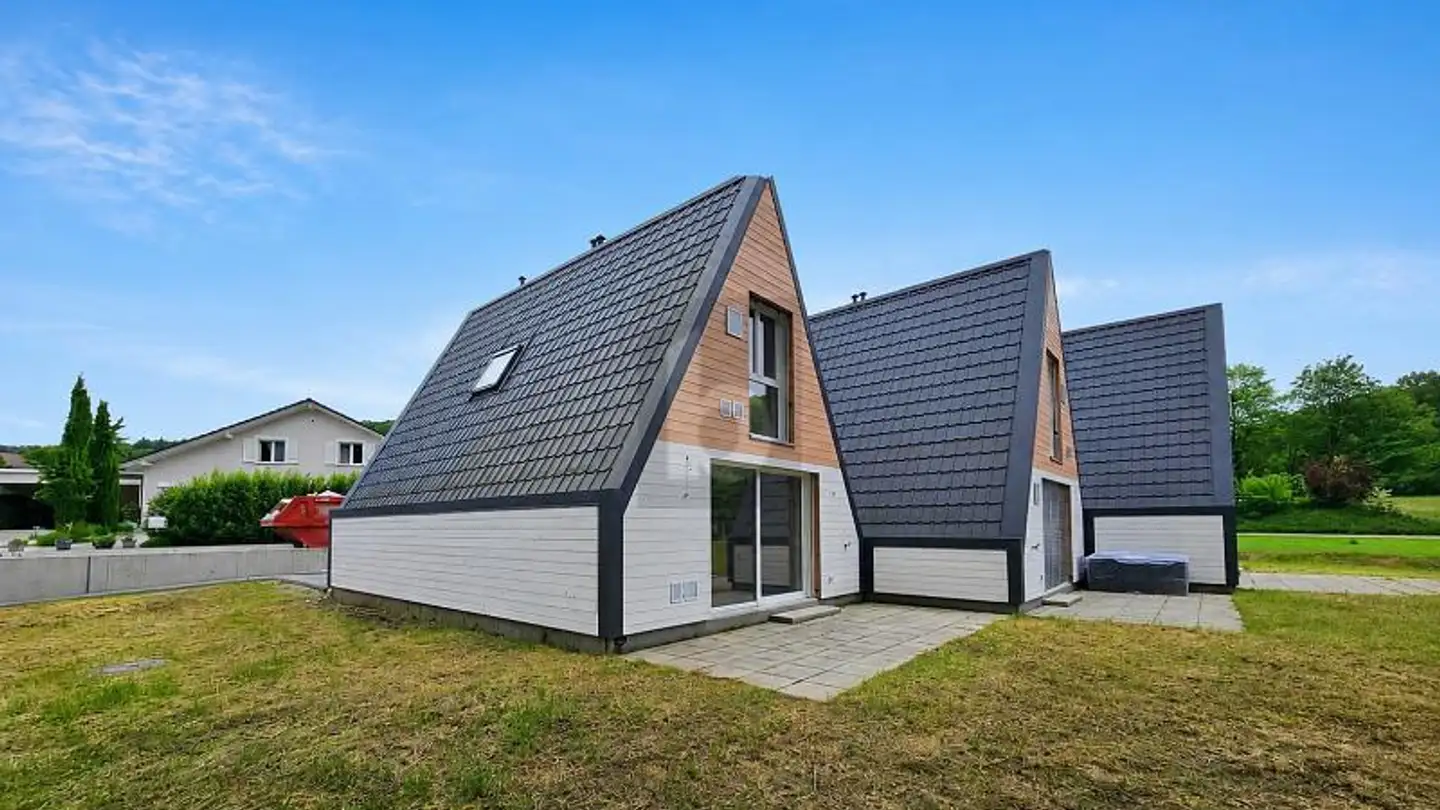 Stepped house for sale - 2926 Boncourt