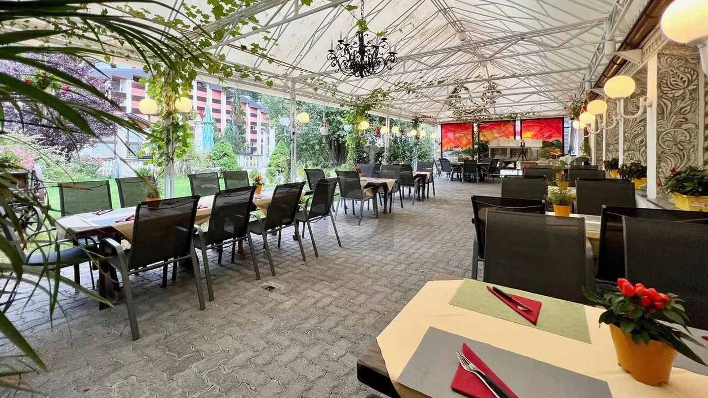 Mixed-use building for sale - 7031 Laax GR - Photo 4