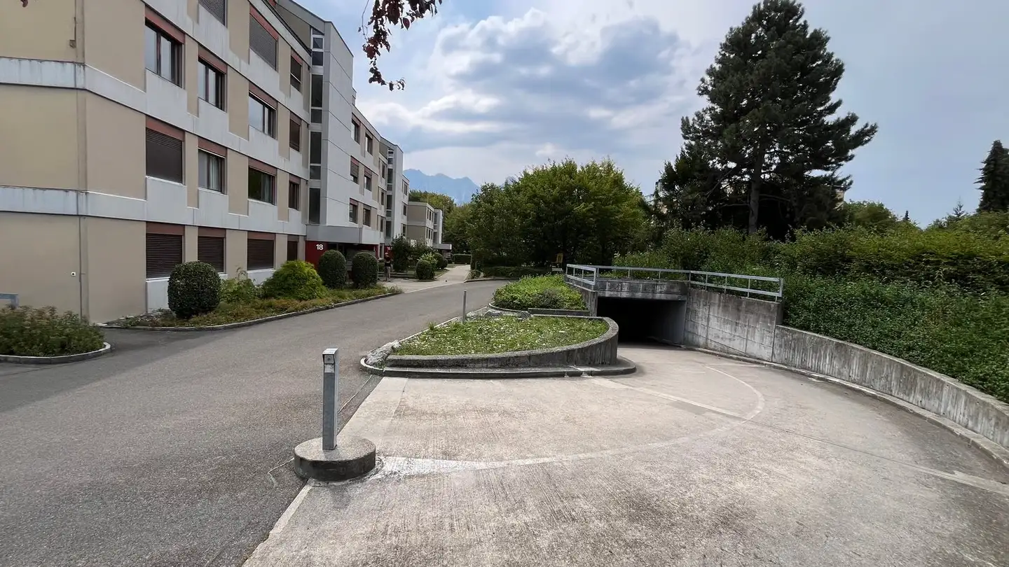 Place de parking extérieure à louer - 3600 Thun - Photo 2
