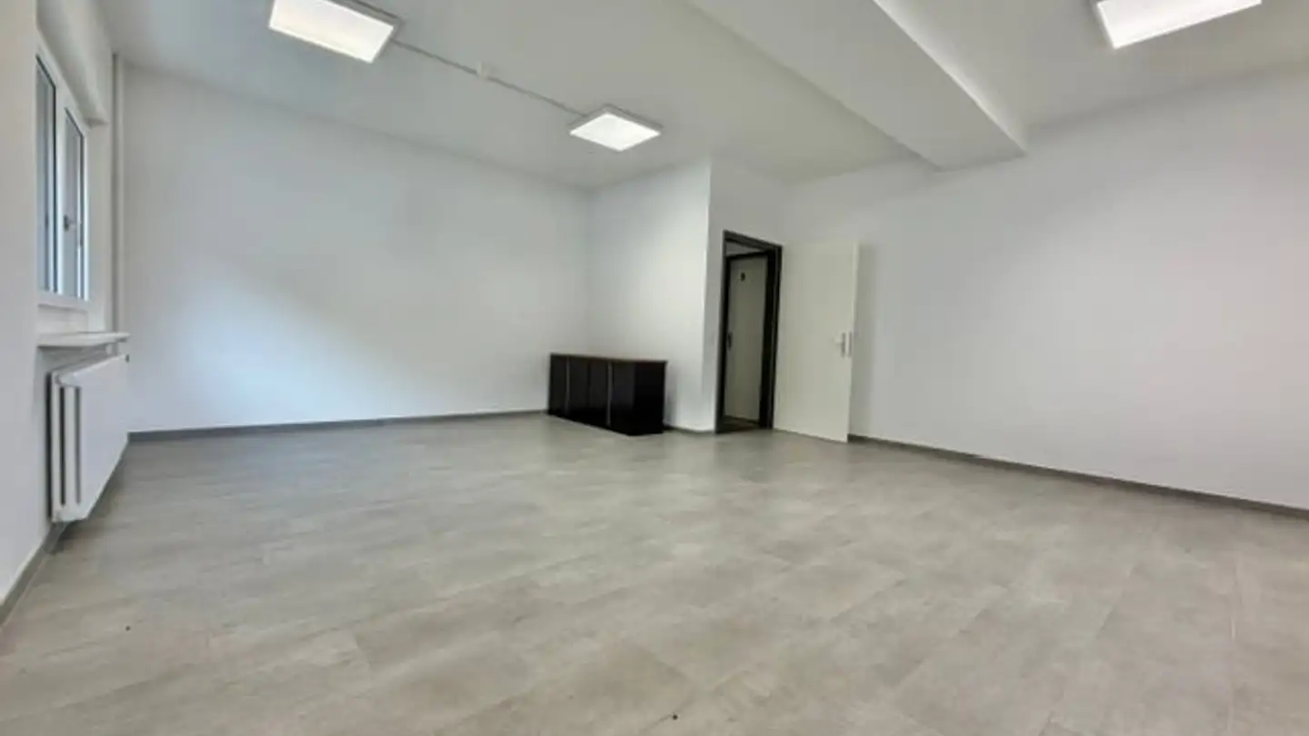 Bürofläche mieten - Zona Industriale 18, 6670 Avegno - Foto 3