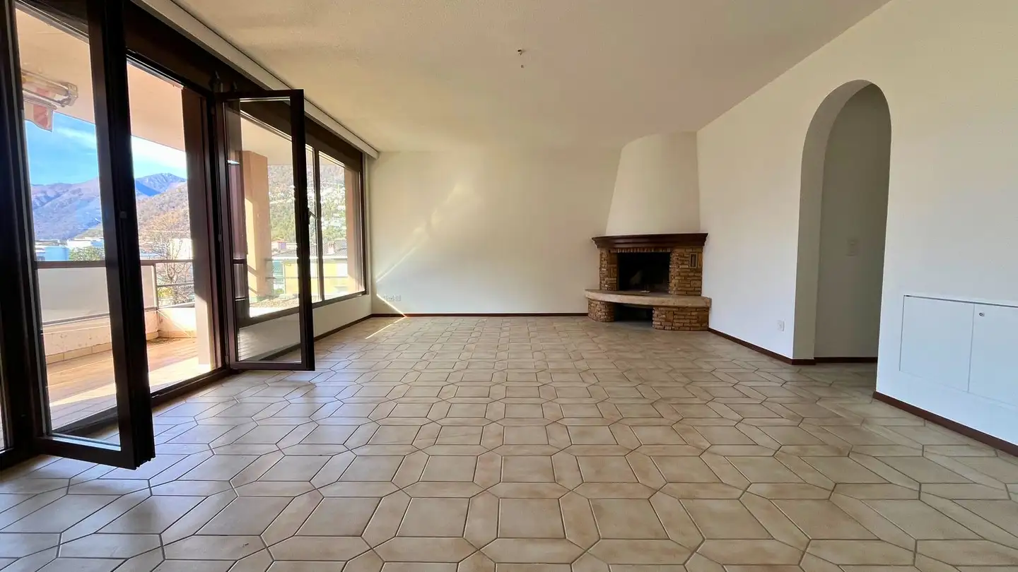 Residential building for sale - 6600 Locarno