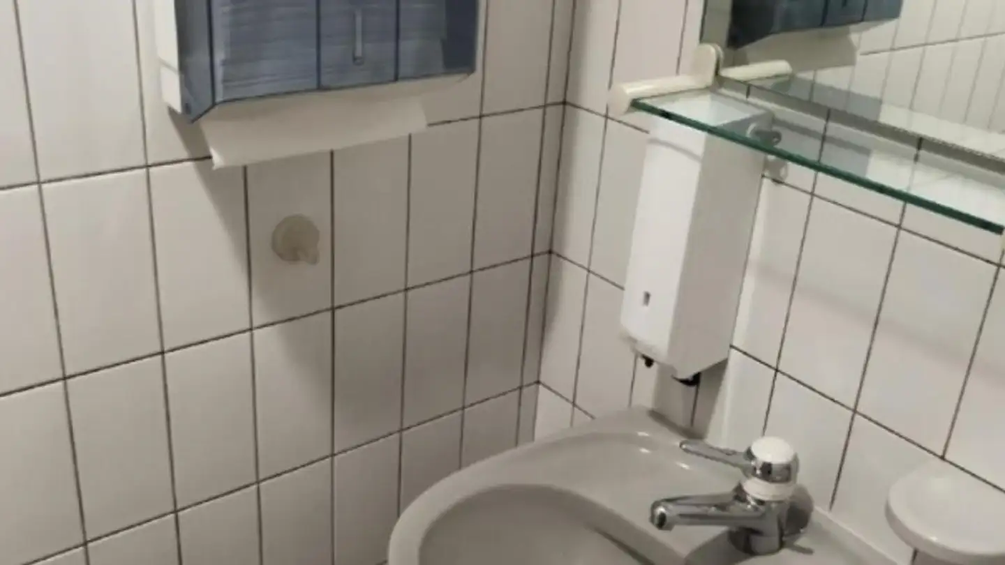 Bureau à louer - Rue De La Jambe-Ducommun 15, 2400 Le Locle - Photo 4