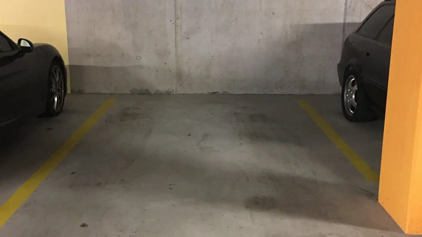 Parcheggio sotterraneo in affitto - Landstrasse 51, 8750 Glarus