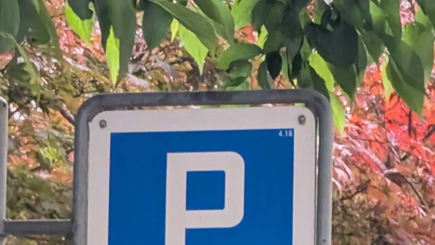 Place de parking extérieure à louer - Märtmattenstrasse 5, 3930 Visp