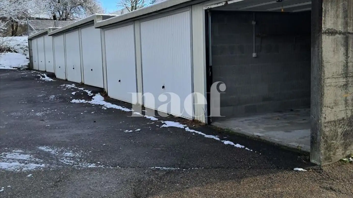 Single garage for rent - Rue Du Chalet 8, 2300 La Chaux-de-Fonds