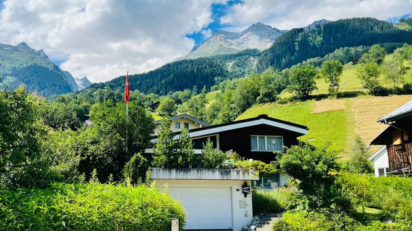 Einfamilienhaus kaufen - Stradun 5, 7166 Trun
