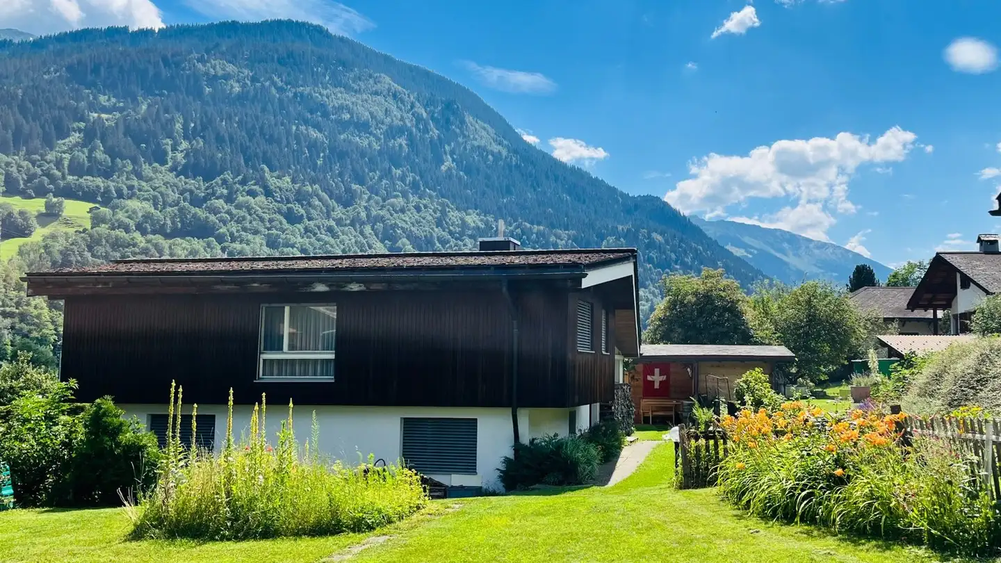 Einfamilienhaus kaufen - Stradun 5, 7166 Trun - Foto 2