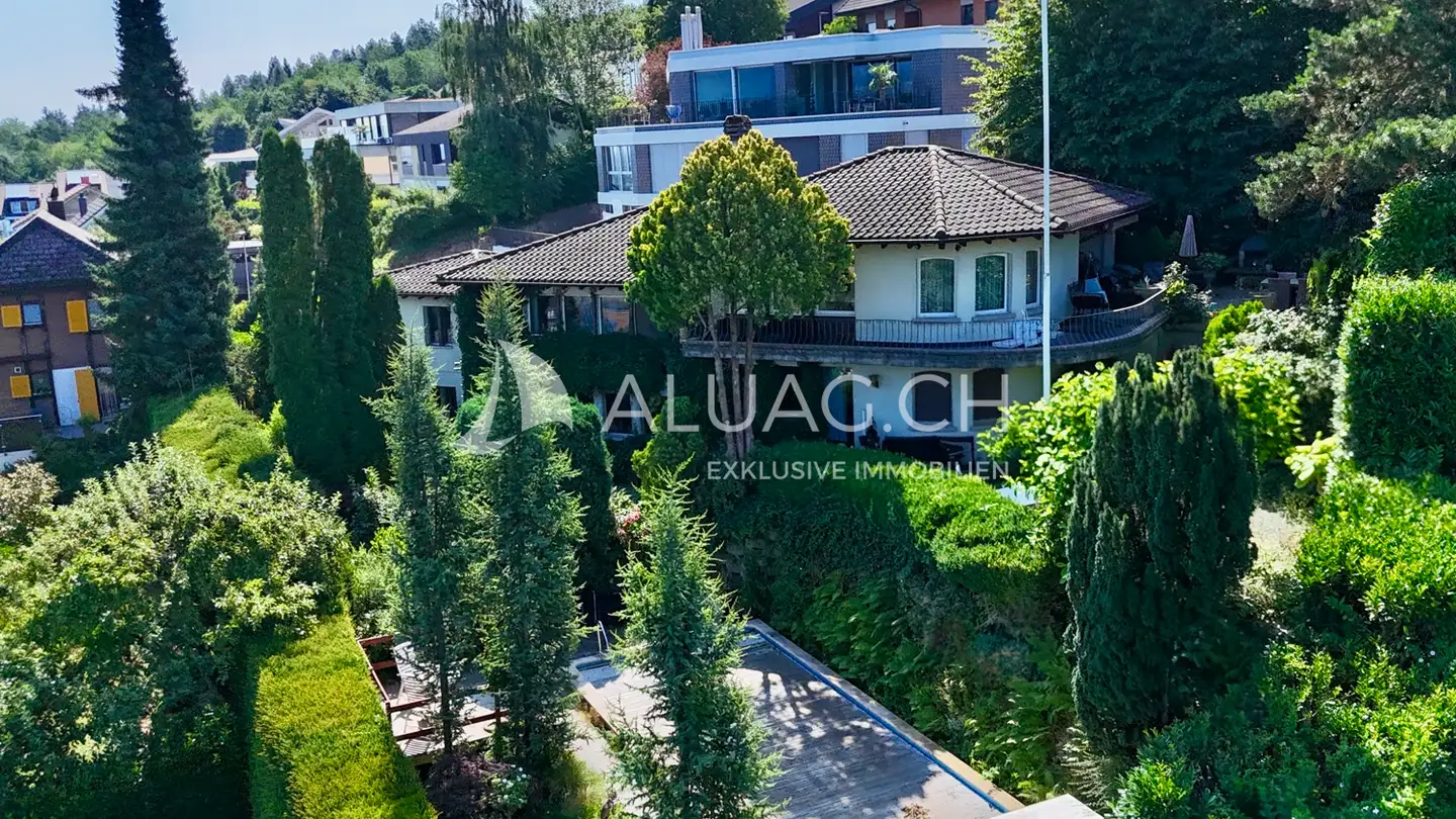 Single house for sale - 2562 Port