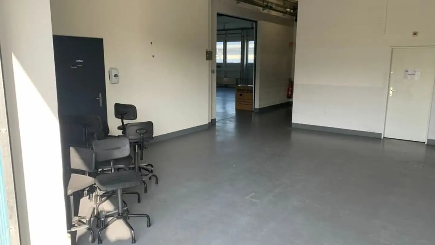 Gewerbe mieten - Rue De La Jambe-Ducommun 19, 2400 Le Locle - Foto 3
