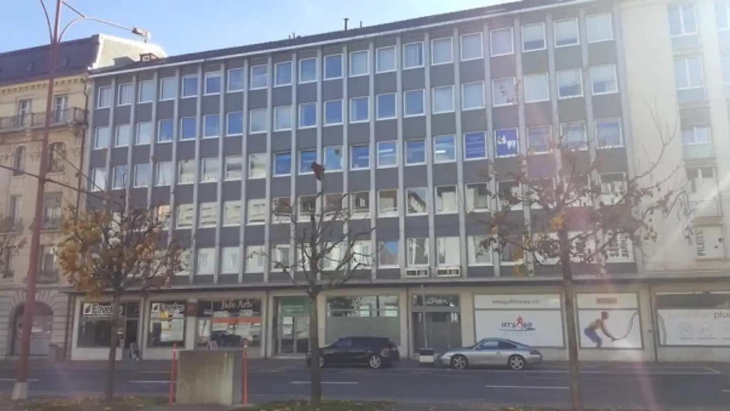 Office space for rent - Avenue Léopold-Robert 75, 2300 La Chaux-de-Fonds