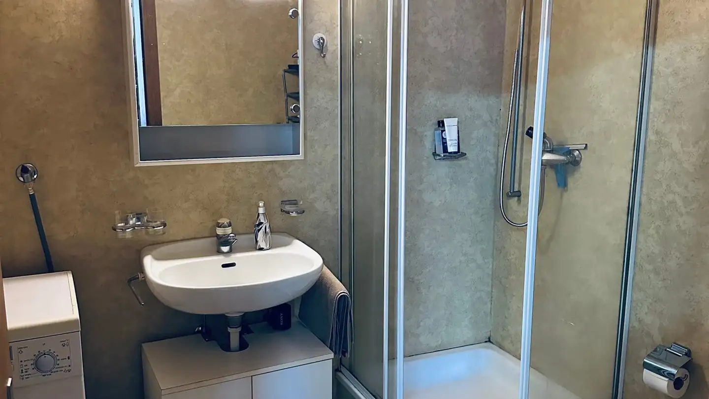 Single room for rent - St. Martinistrasse, 3930 Visp - Photo 4