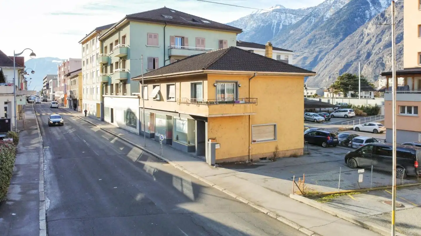 Residential building for sale - 1907 Saxon - Photo 2