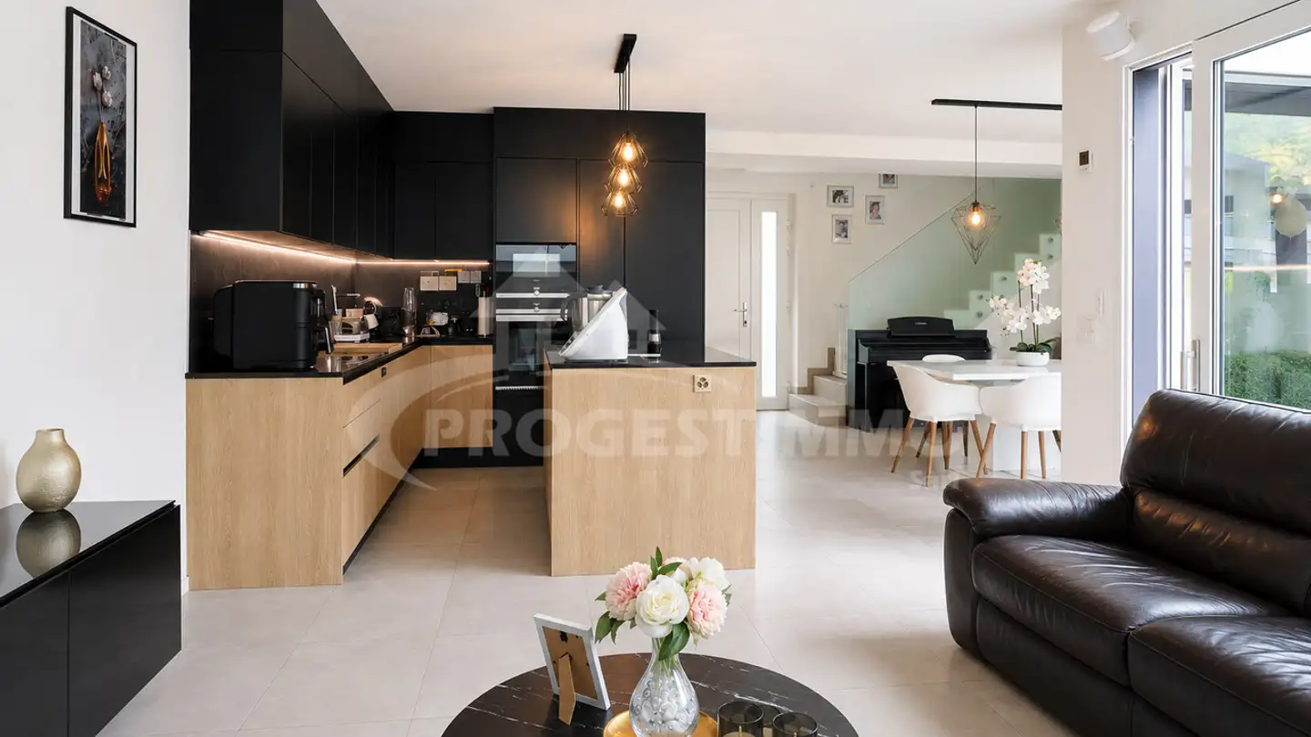 Row house for sale - 1913 Saillon