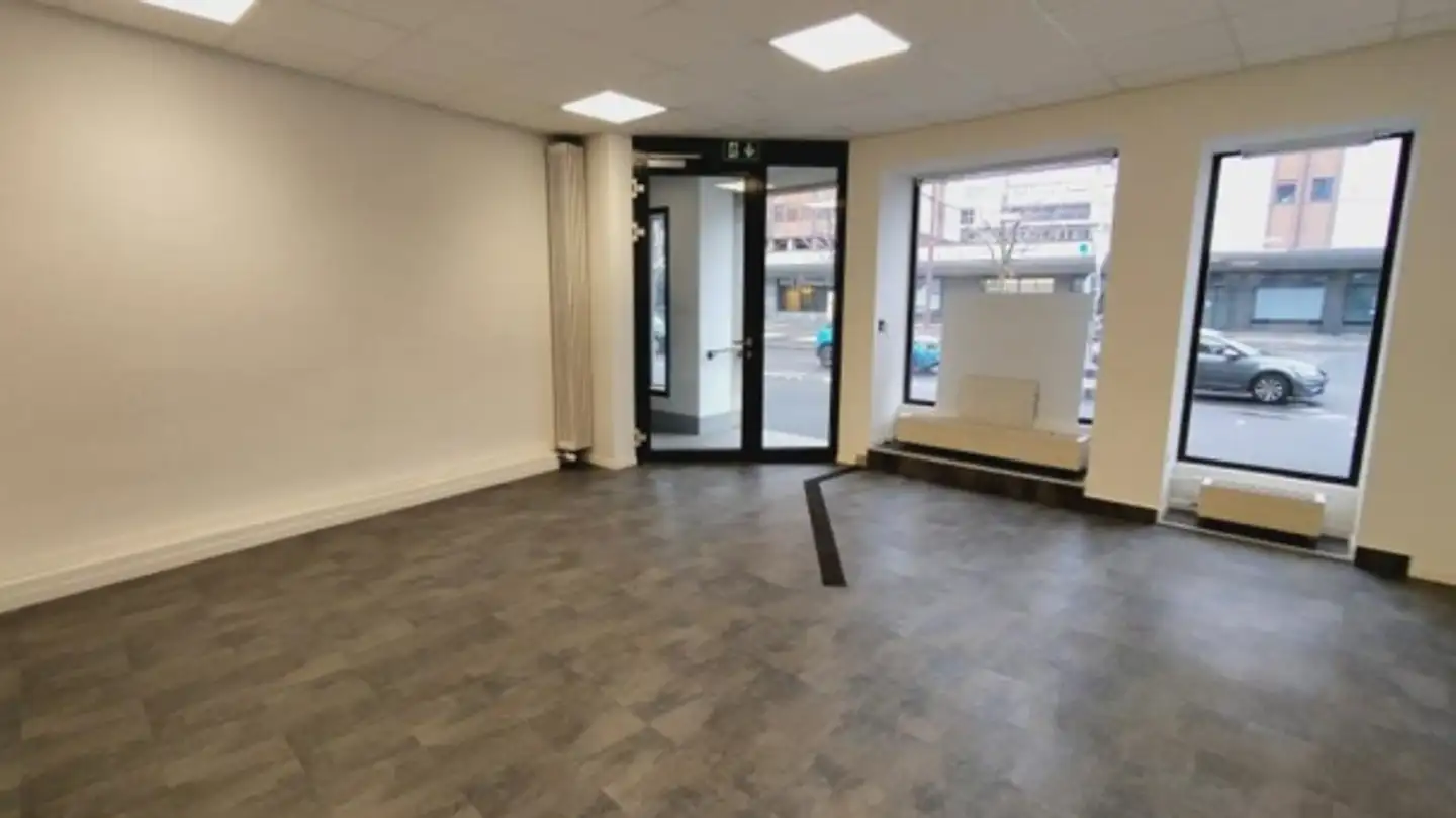 Office space for rent - Avenue Léopold-Robert 13b, 2300 La Chaux-de-Fonds