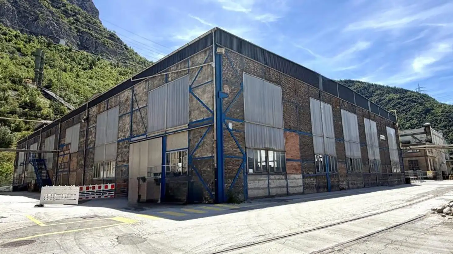 Mixed-use building for sale - 3965 Chippis