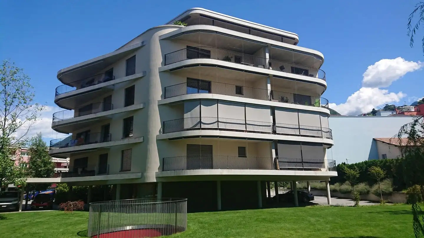 Outdoor parking space for rent - Via Ada Martinoli 1C, 6512 Giubiasco