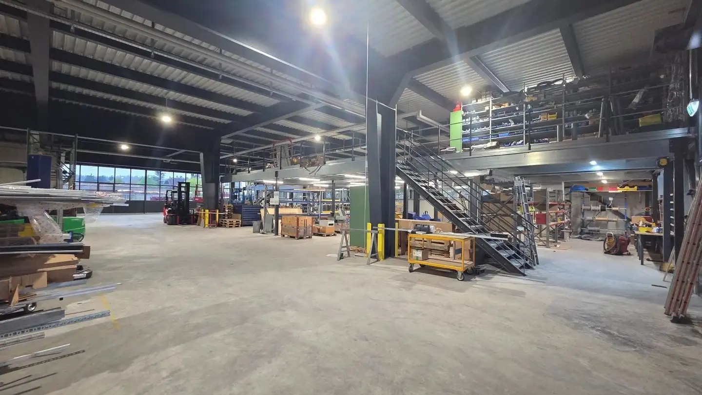 Commercial à louer - C.-F.-L.-Lohner-Strasse 22, 3645 Gwatt (Thun)