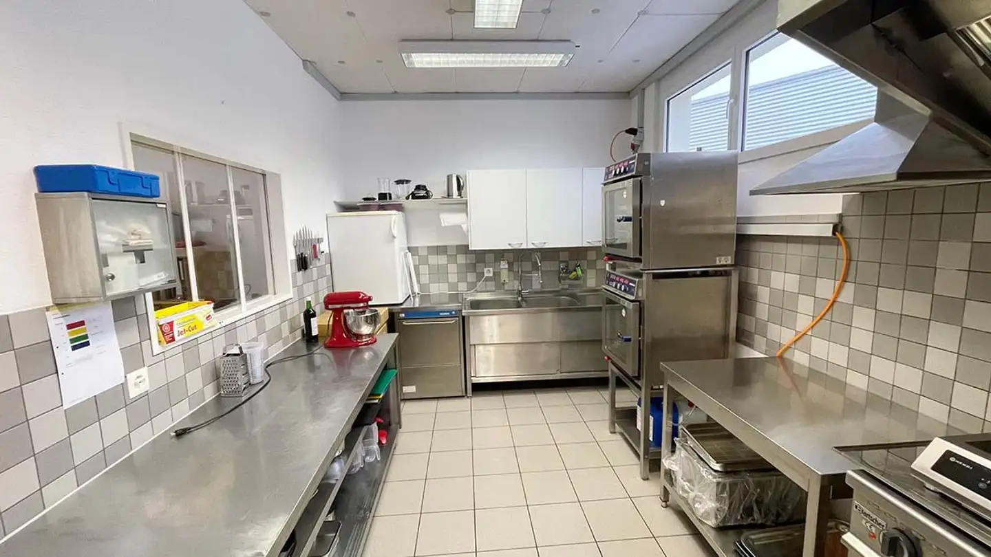 Negozio in affitto - Isenrietstrasse 1a, 8617 Mönchaltorf - Foto 2