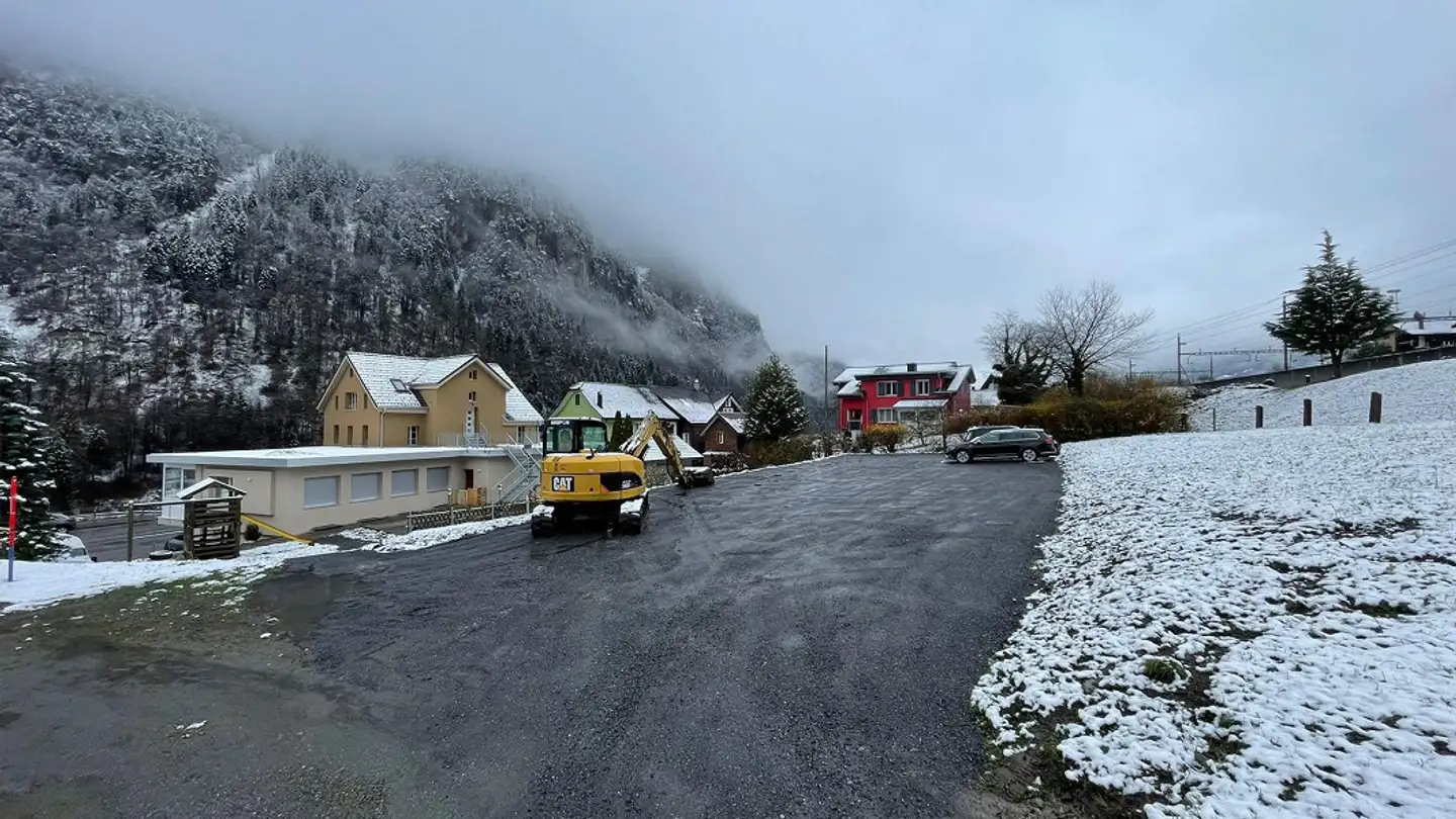 Outdoor parking space for rent - Bahnhofstrasse, 6473 Silenen