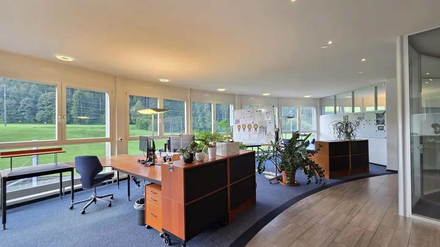 Gewerbe mieten - Chaltenbodenstrasse 4, 8834 Schindellegi