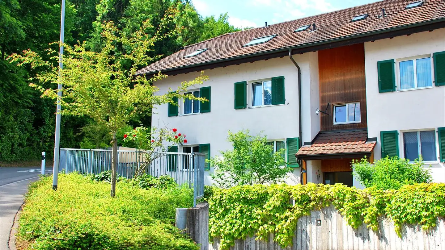 Überdachter Motorradparkplatz mieten - Sandstrasse 2, 5412 Gebenstorf