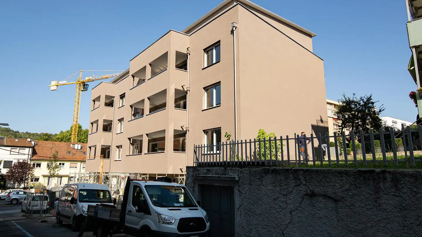 Überdachter Motorradparkplatz mieten - Lörracherstrasse 146, 4125 Riehen