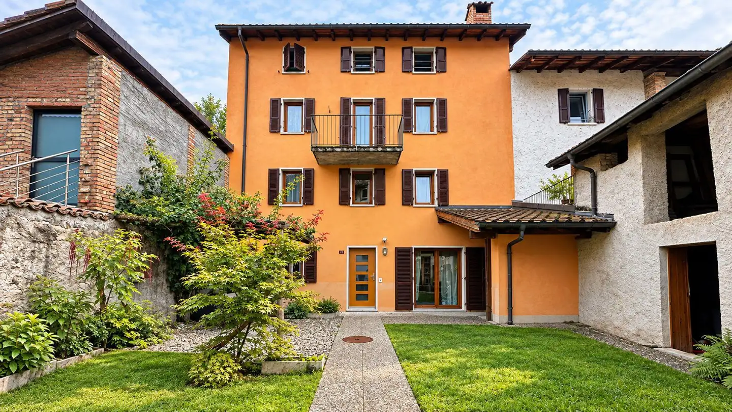 Edificio residenziale in vendita - Vila Da Roncaiöö 9, 6827 Brusino Arsizio