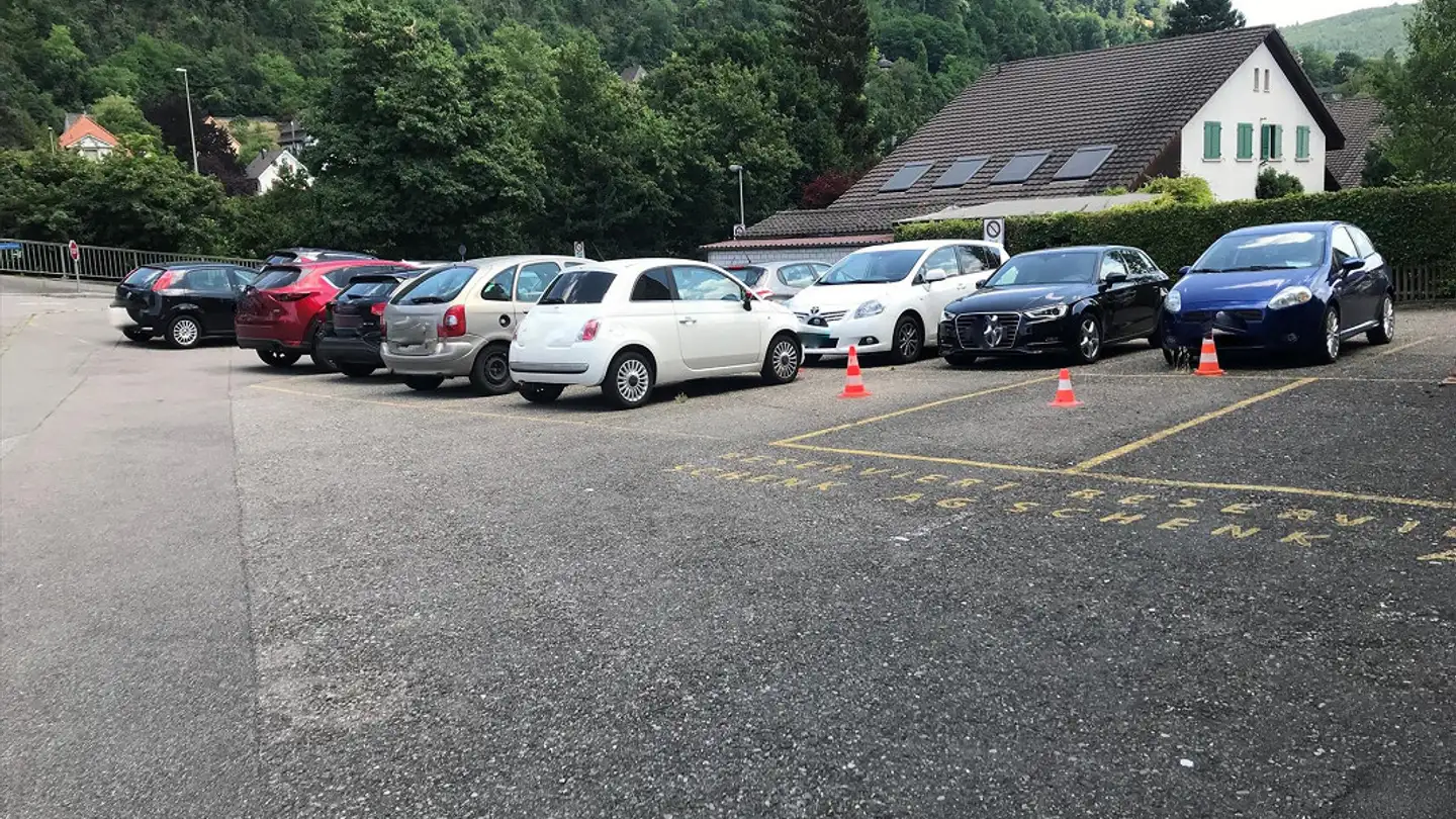 Place de parking extérieure à louer - Gestadeckplatz 4, 4410 Liestal