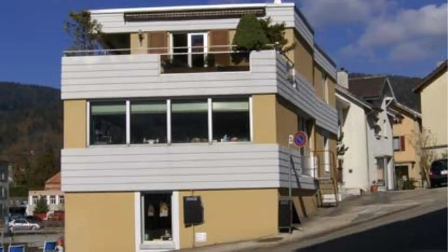 Mixed-use building for rent - Rue Pierre-Dubied 10, 2108 Couvet