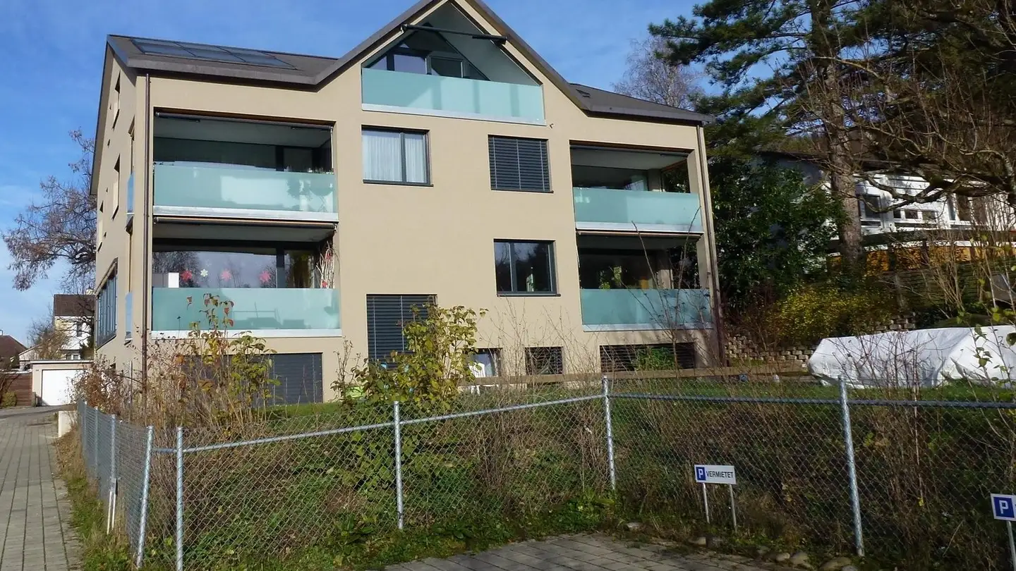 Place de parking extérieure à louer - Hangstrasse 8, 4144 Arlesheim