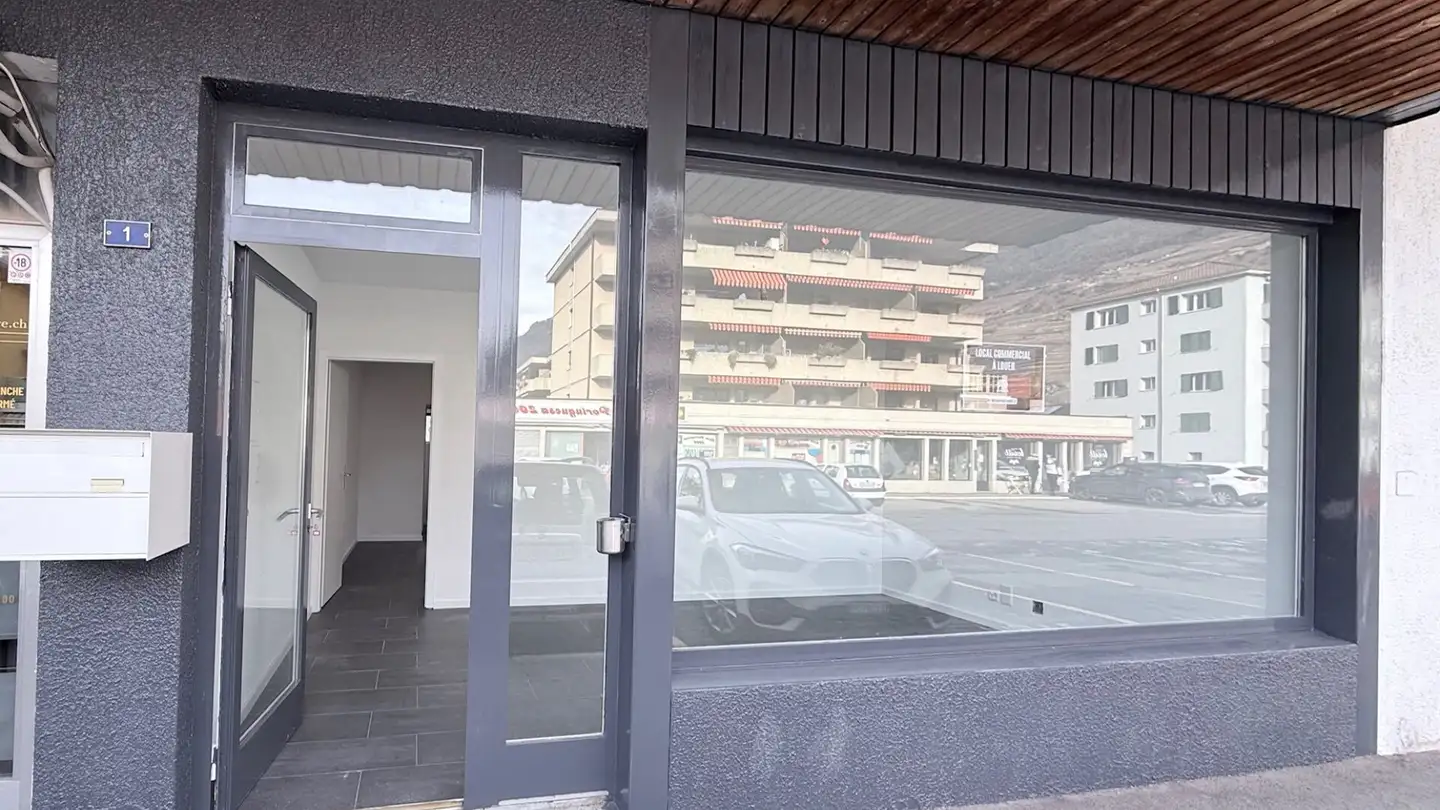 Shop for rent - Rue Maison De Commune 1, 1926 Fully