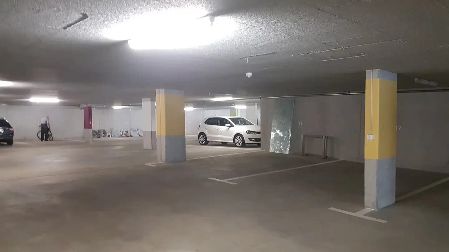Tiefgaragenstellplatz mieten - Strassweidweg 26a, 3147 Mittelhäusern