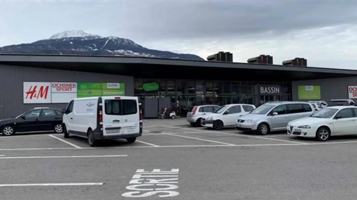 Commercial for rent - Route Cantonale 4, 1964 Conthey