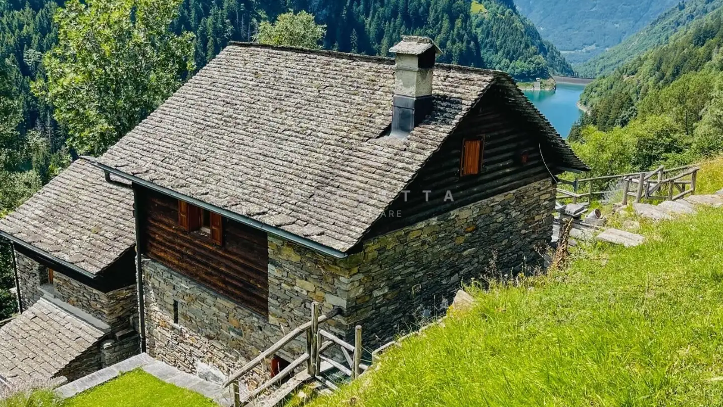 House for sale - 6713 Malvaglia - Photo 2