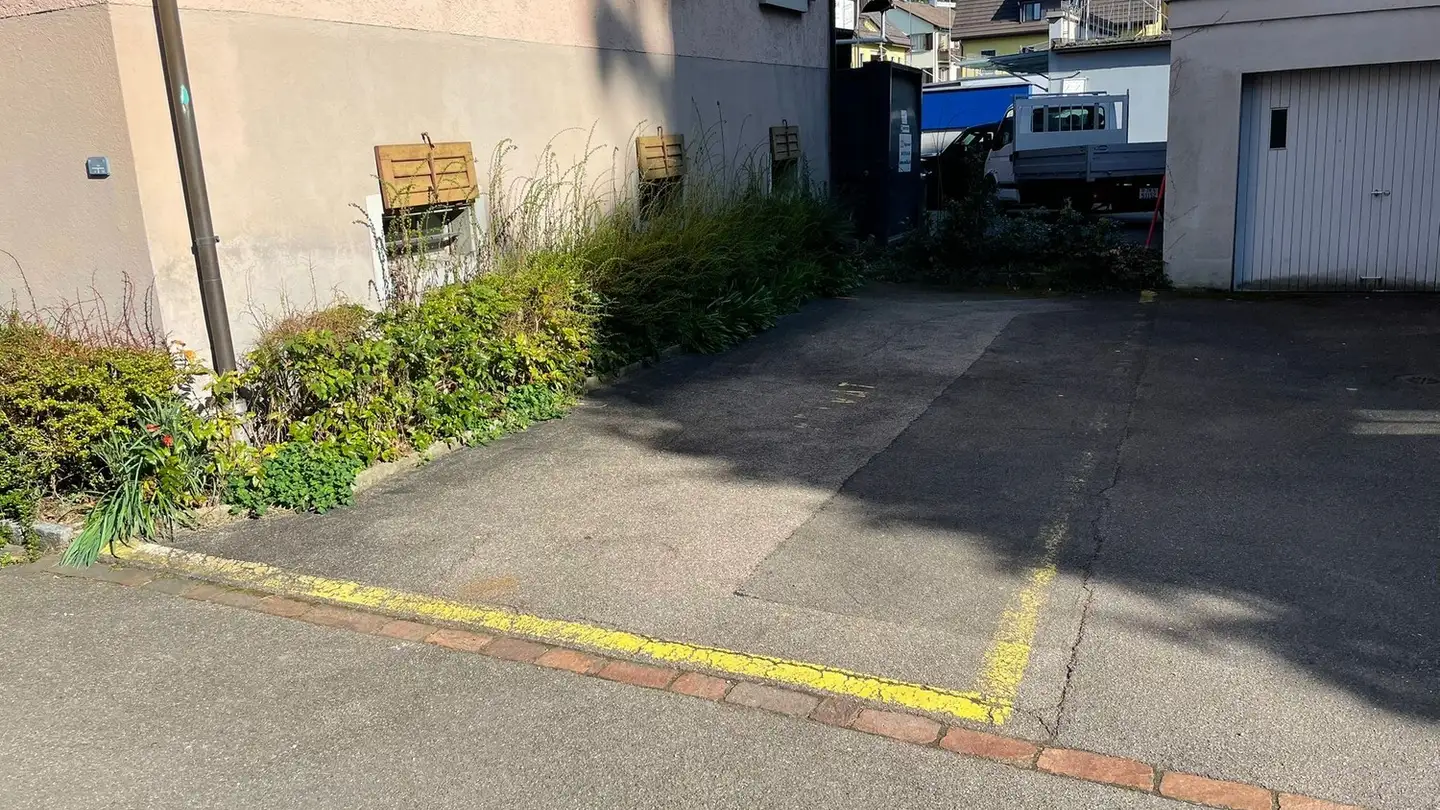 Parcheggio esterno in affitto - Limmattalstrasse 142, 8049 Zürich
