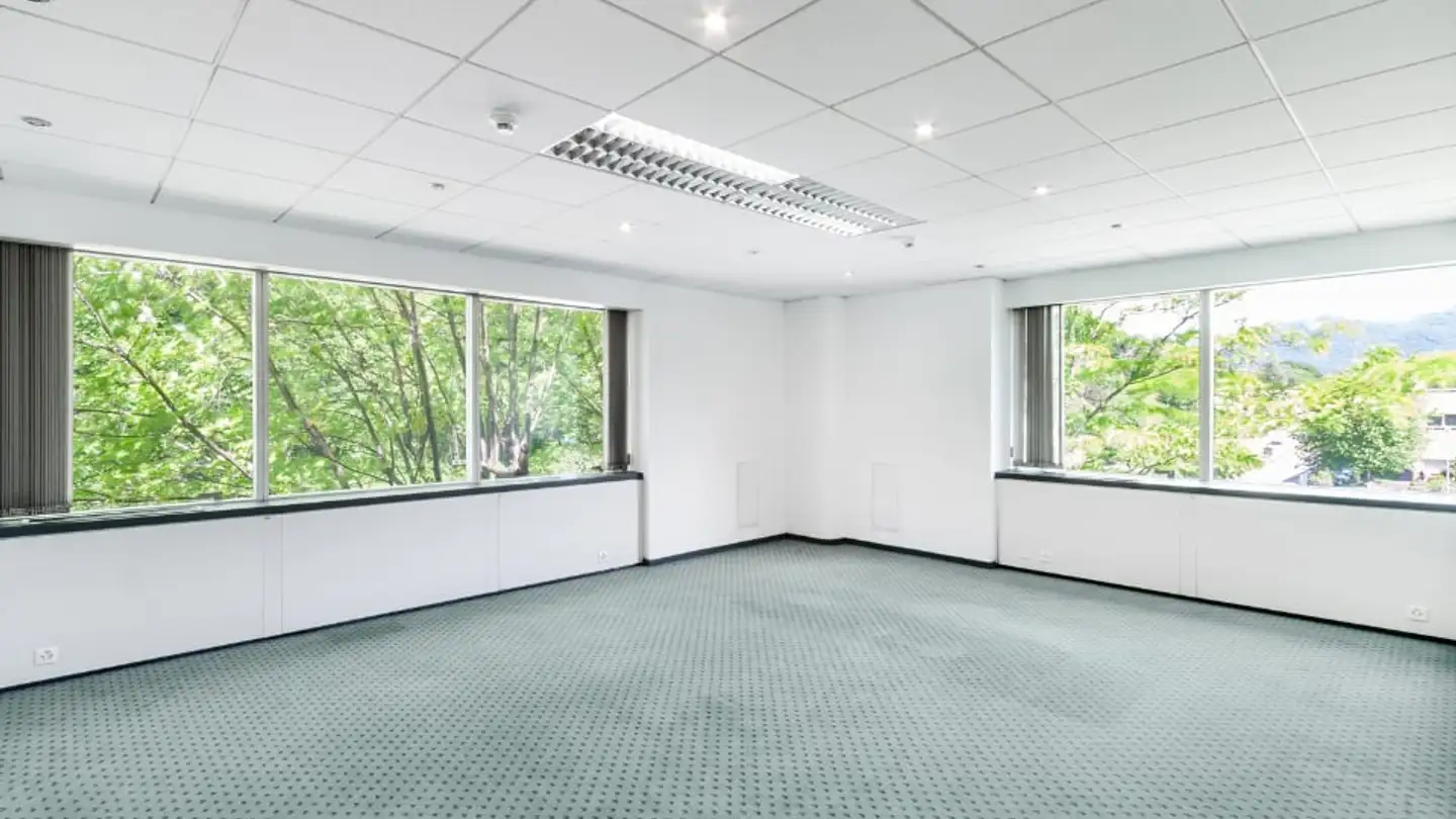 Office space for rent - Via Cantonale 2c, 6928 Manno