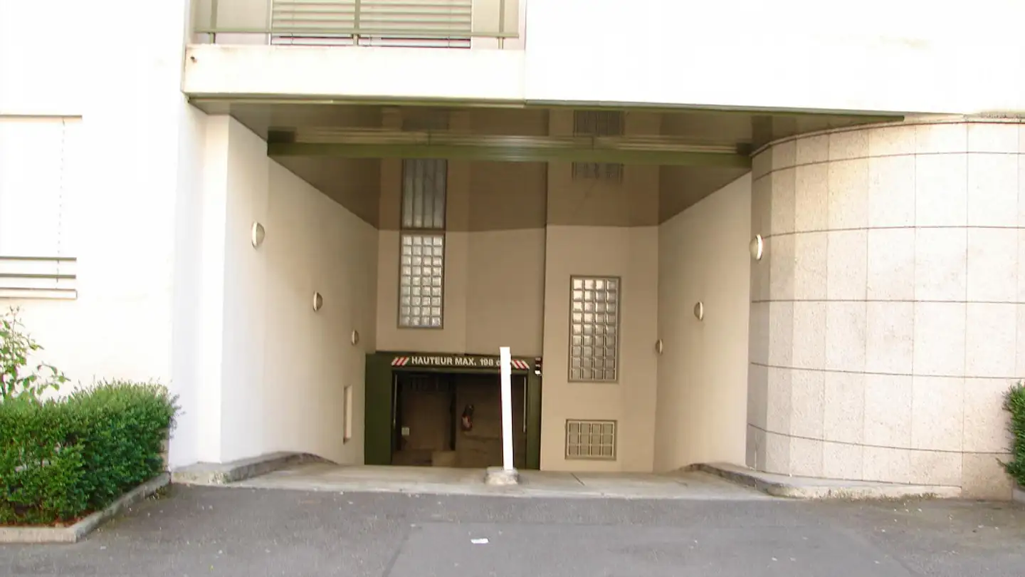 Single garage for rent - Rue Henri-Frédéric-Amiel, 1203 Genève
