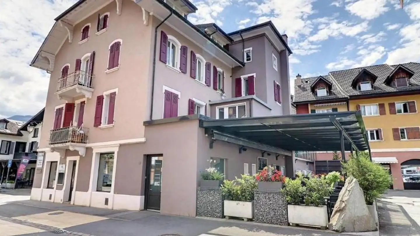 Mixed-use building for sale - 1880 Bex