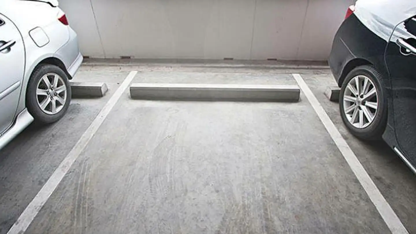 Tiefgaragenstellplatz mieten - Bergellerstrasse 32, 8049 Zürich