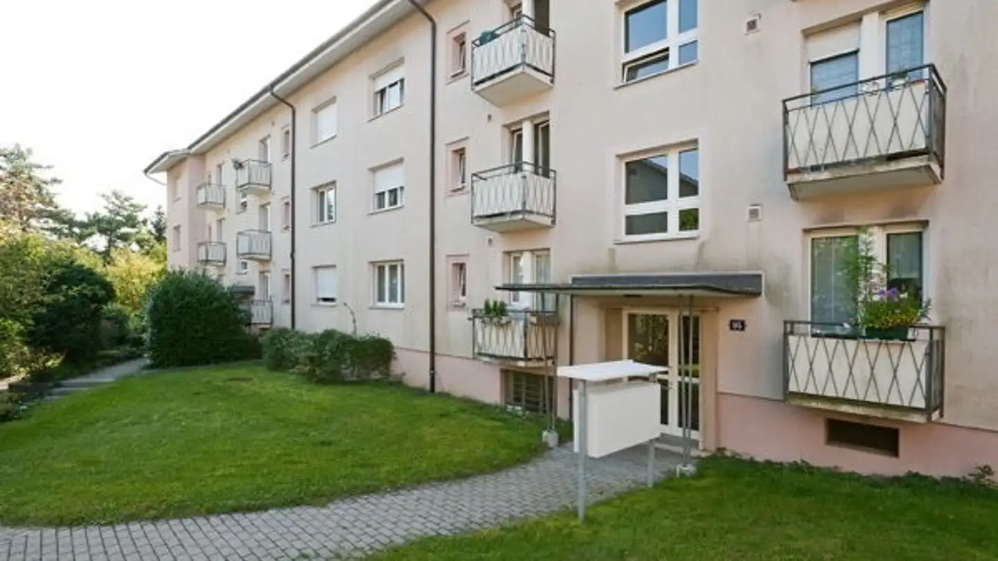 Place de parking extérieure à louer - Bachtobelstrasse 85, 8045 Zürich