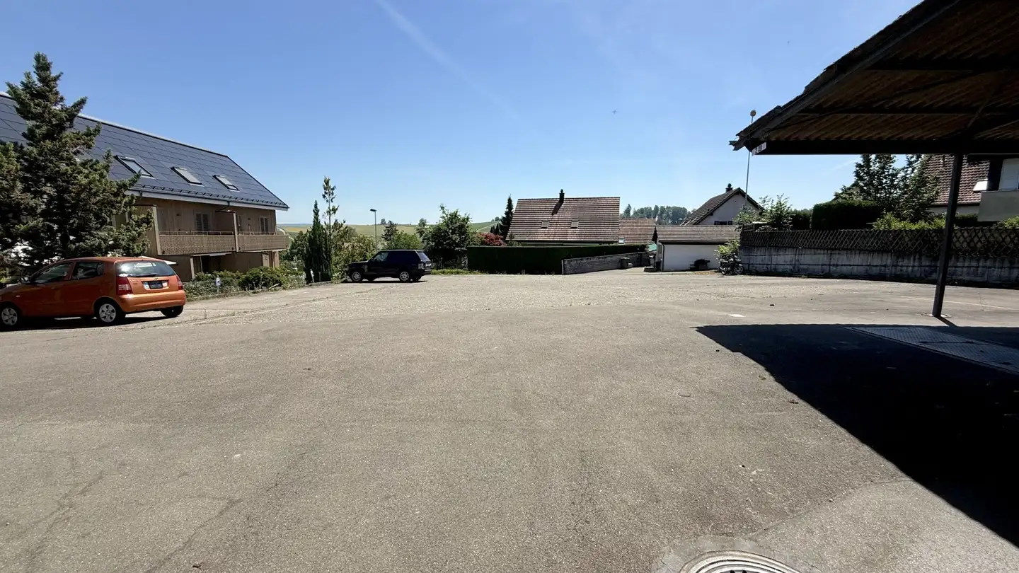 Outdoor parking space for rent - Bergstrasse 7a, 8155 Nassenwil - Photo 4