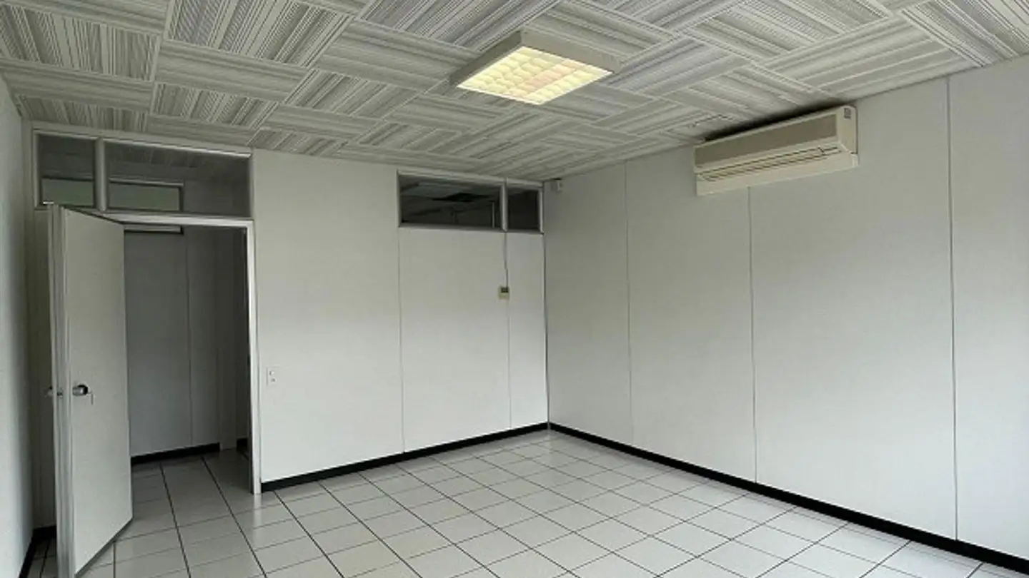 Spazio ufficio in affitto - Via Cantonale 24, 6802 Rivera